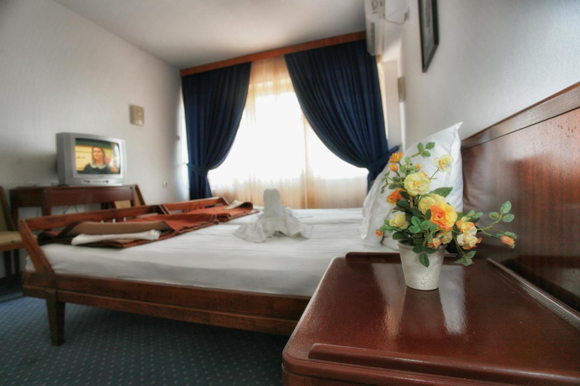 Corpus B - Hotel Albatros Ulcinj Zimmer foto